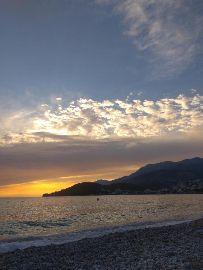 Artur Apartments Himare Esterno foto