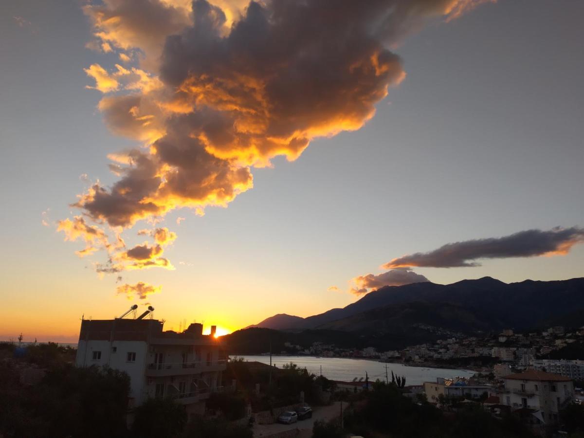 Artur Apartments Himare Esterno foto