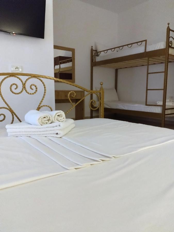 Artur Apartments Himare Esterno foto