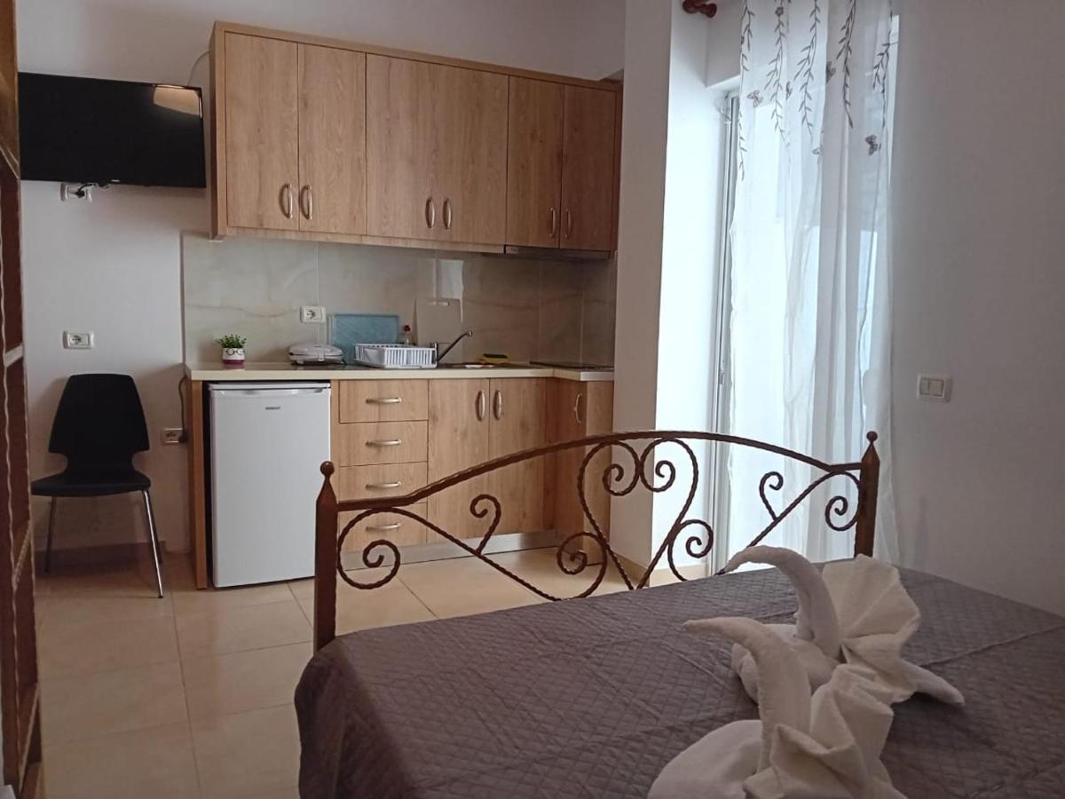 Artur Apartments Himare Esterno foto
