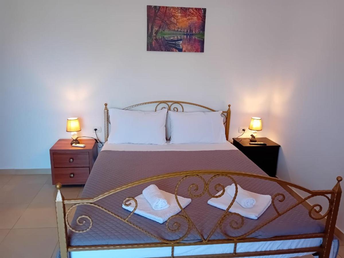 Artur Apartments Himare Esterno foto
