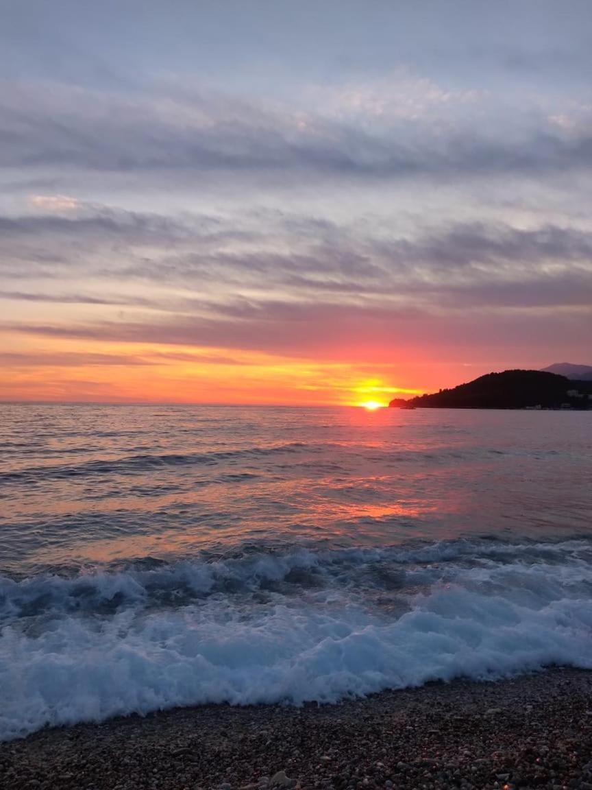 Artur Apartments Himare Esterno foto