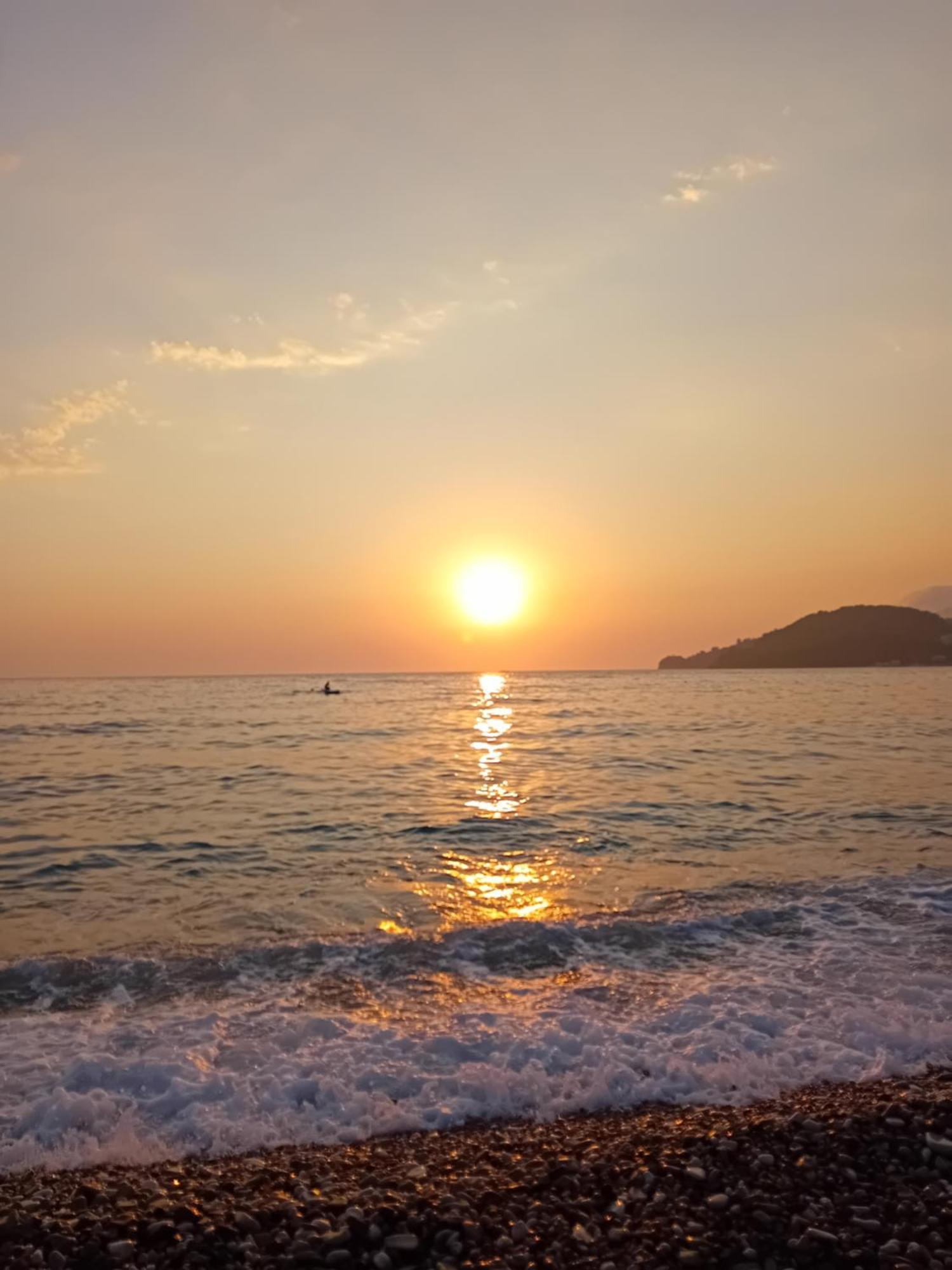 Artur Apartments Himare Esterno foto