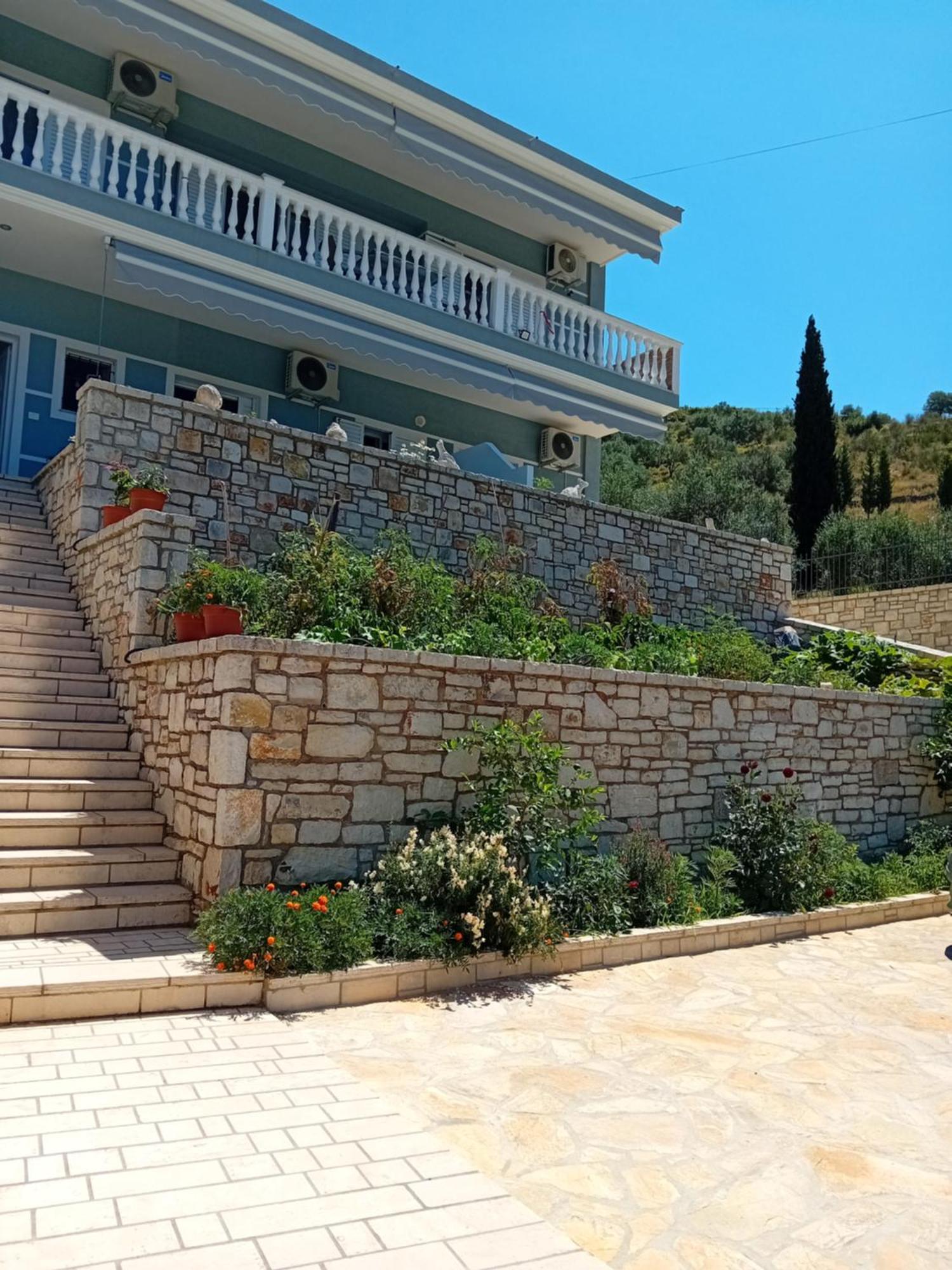 Artur Apartments Himare Esterno foto