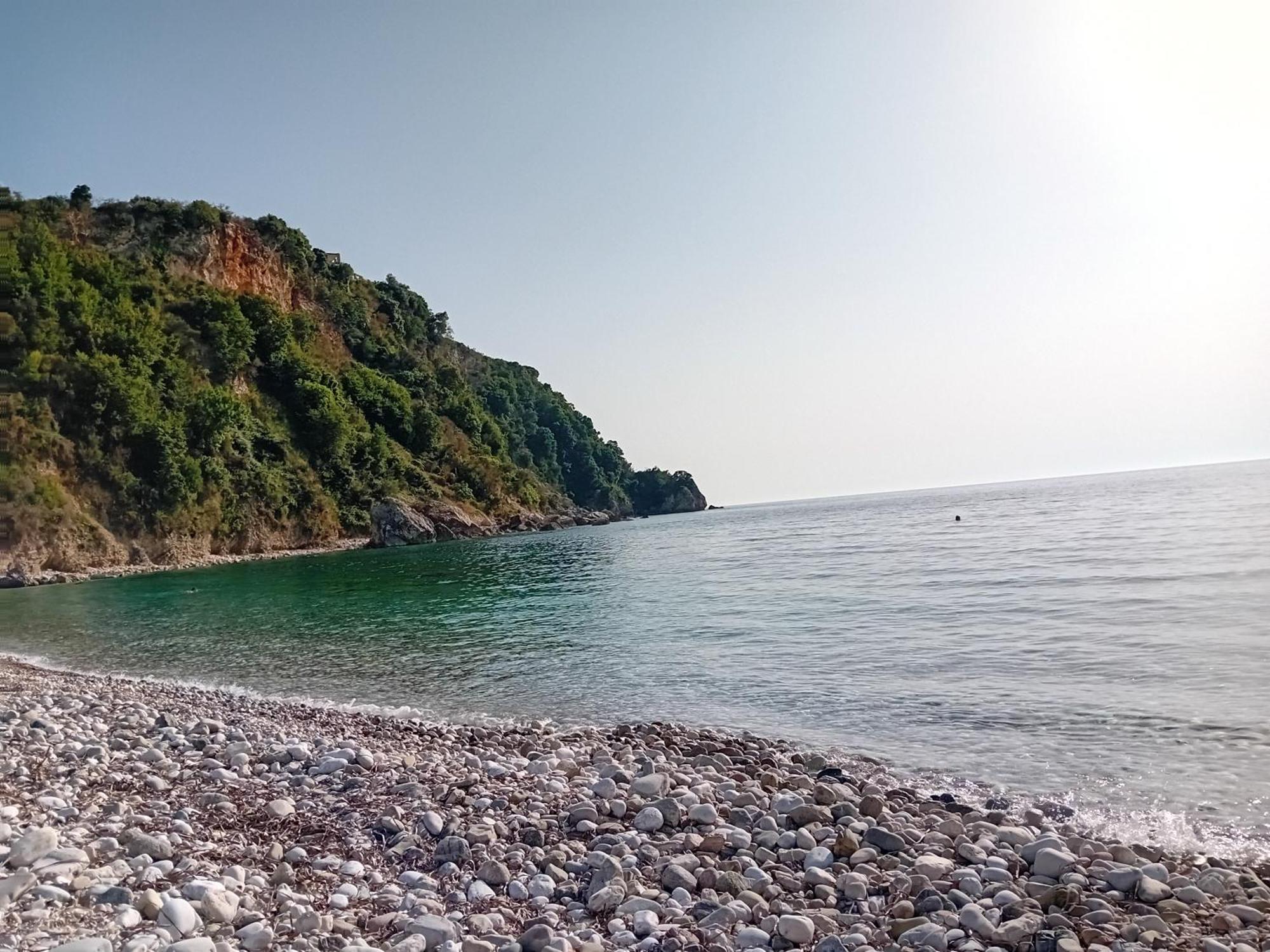Artur Apartments Himare Esterno foto