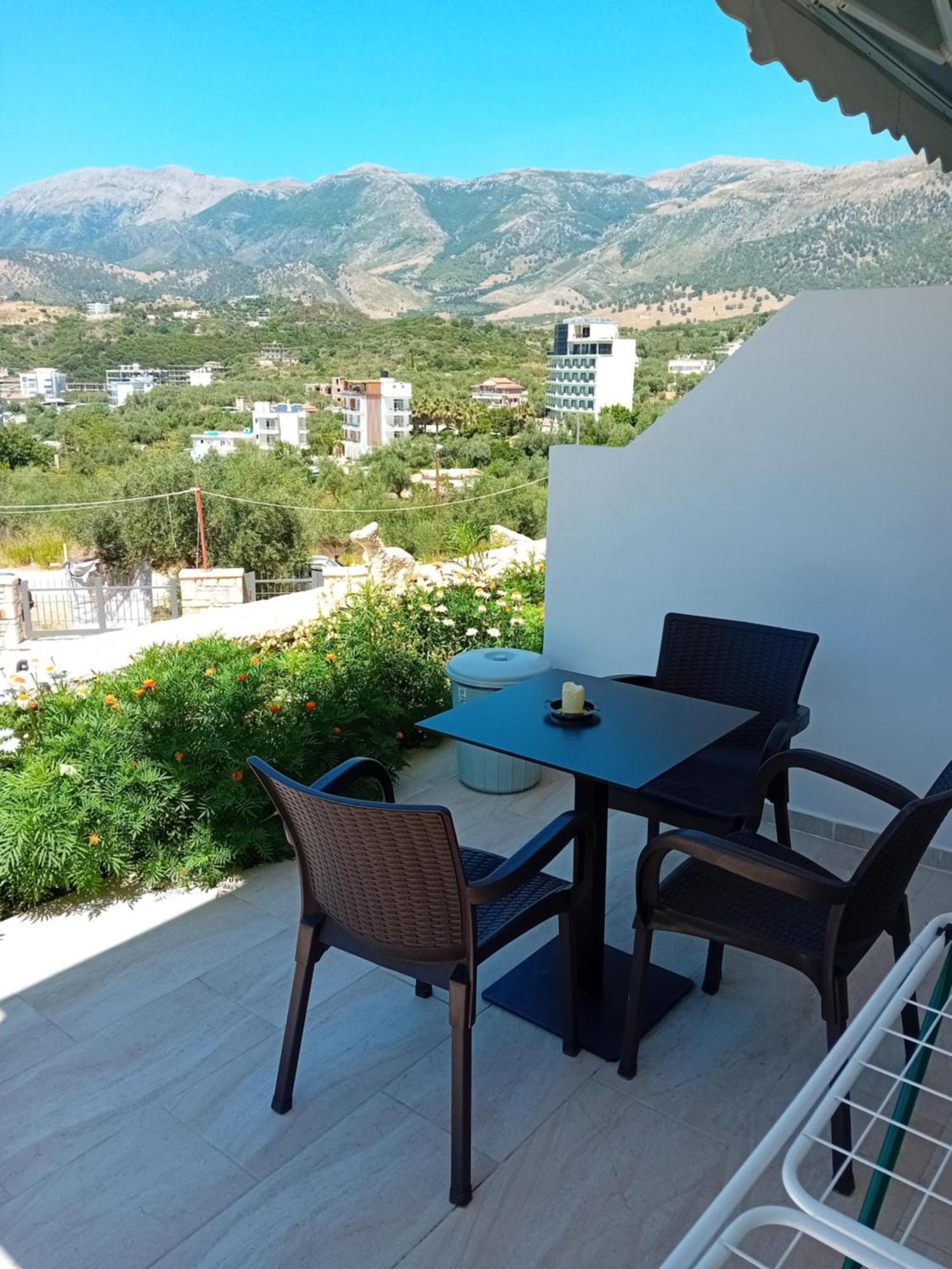 Artur Apartments Himare Esterno foto