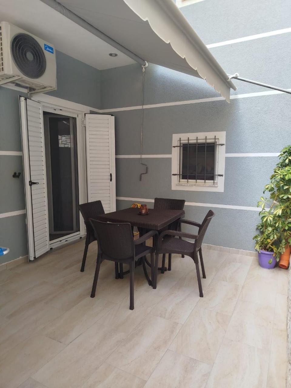Artur Apartments Himare Esterno foto