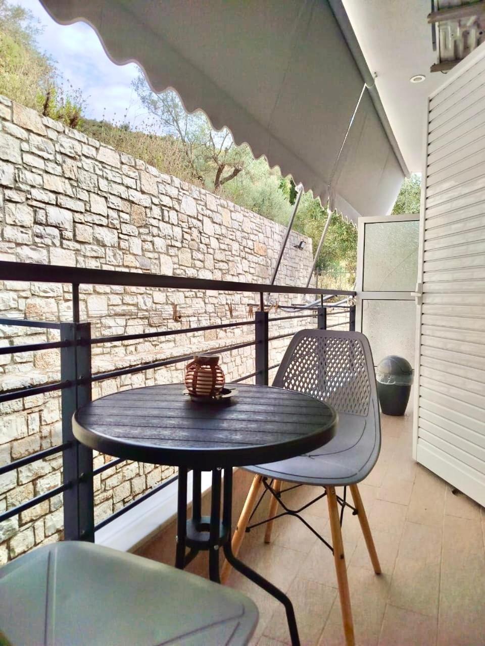 Artur Apartments Himare Esterno foto