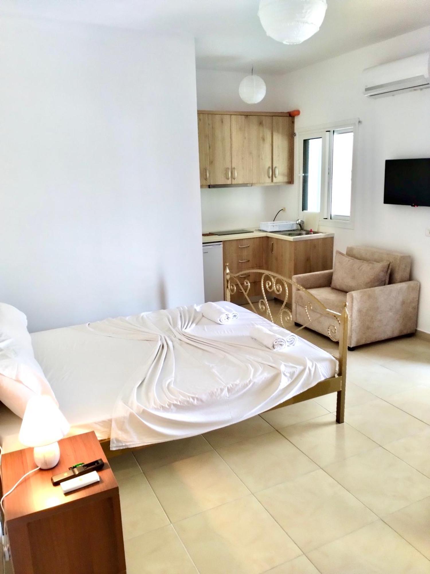 Artur Apartments Himare Esterno foto