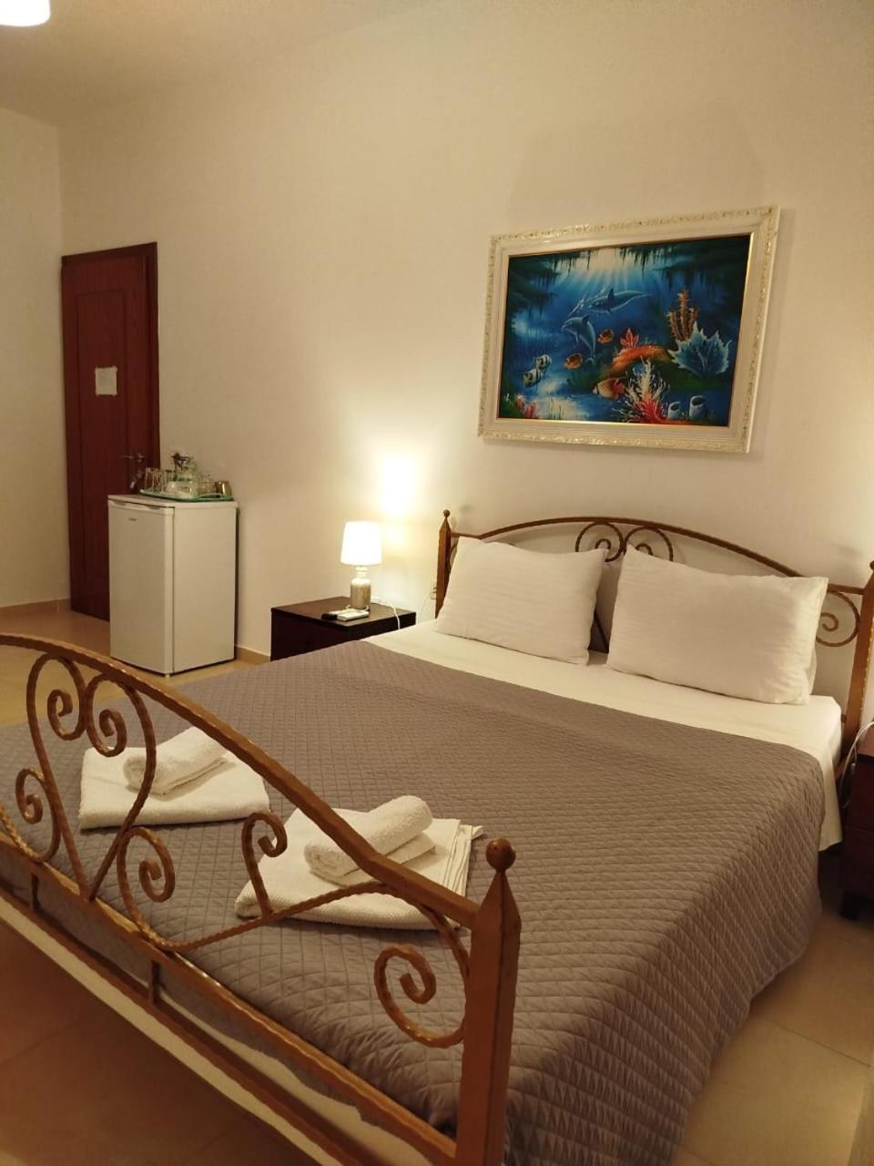 Artur Apartments Himare Esterno foto